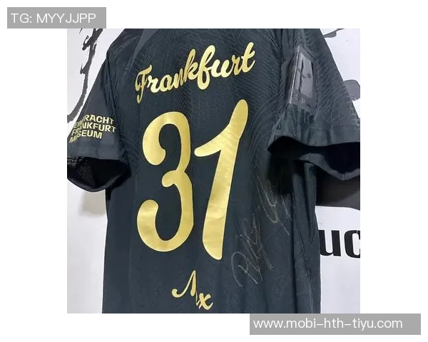 巴黎荣耀时刻国际足联洲际杯冠军球衣将闪耀冠军徽章